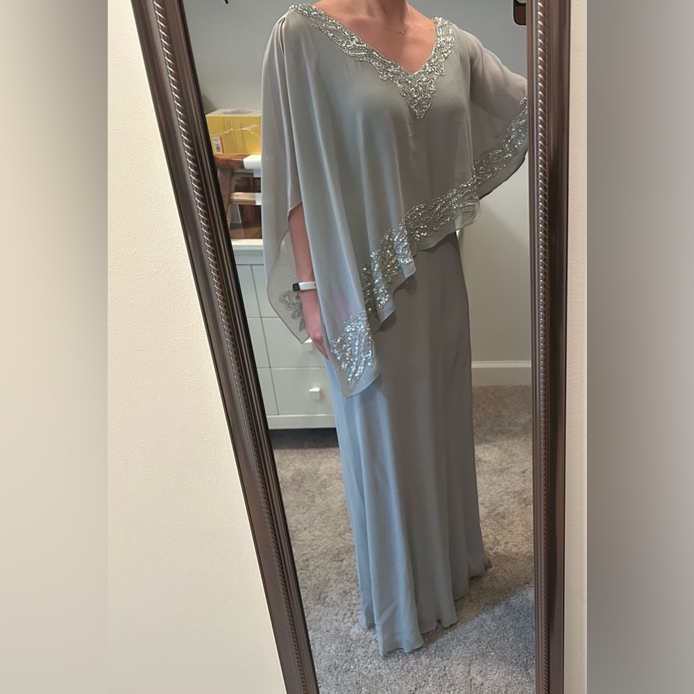J Kara women’s formal dress - Size 6 - Picture 8 of 13